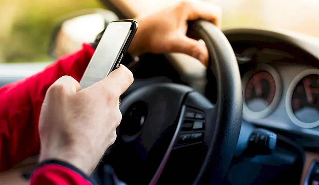 Celular al volante