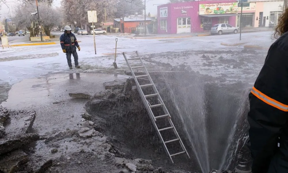 Cañerías rotas por el frío en Esquel