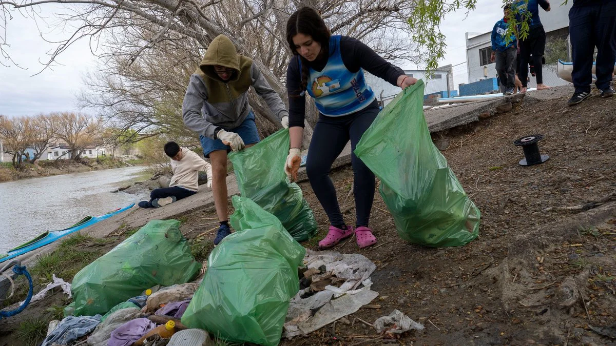 Jornada de limpieza en el Río
