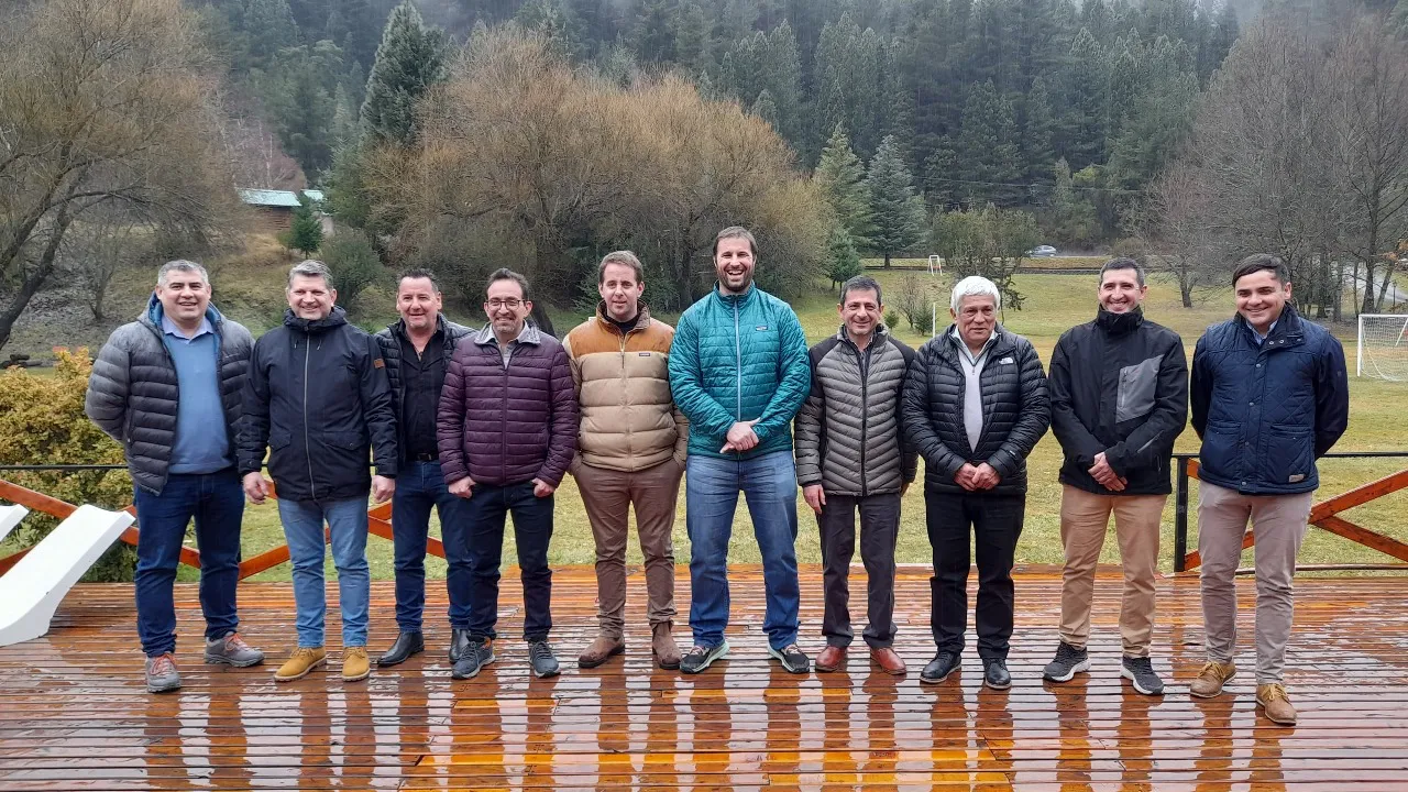 El Gobierno se reunió a intendentes y referentes turísticos de la Comarca