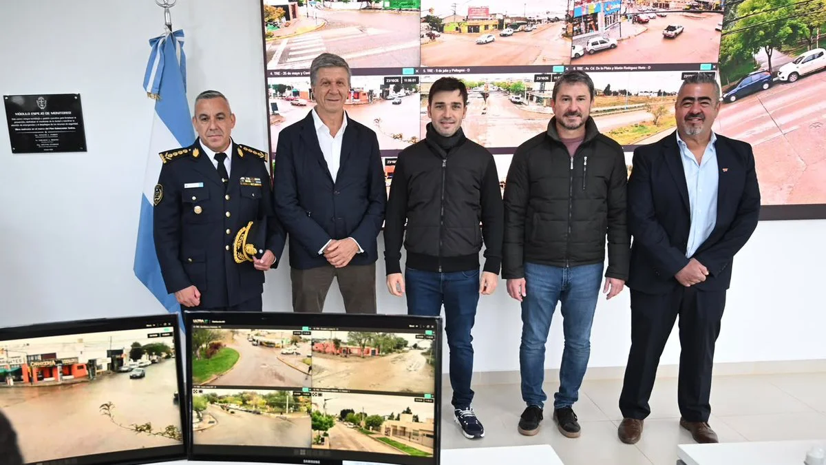 Torres en la inauguración del nuevo sistema de videovigilancia con IA en Trelew