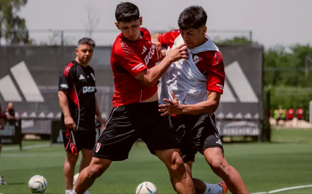 Martínez Quarta se recuperó de su golpe en la rodilla y está disponible para el partido contra Racing