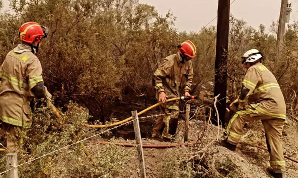 Bomberos en acción Foto Bomberos de Trelew