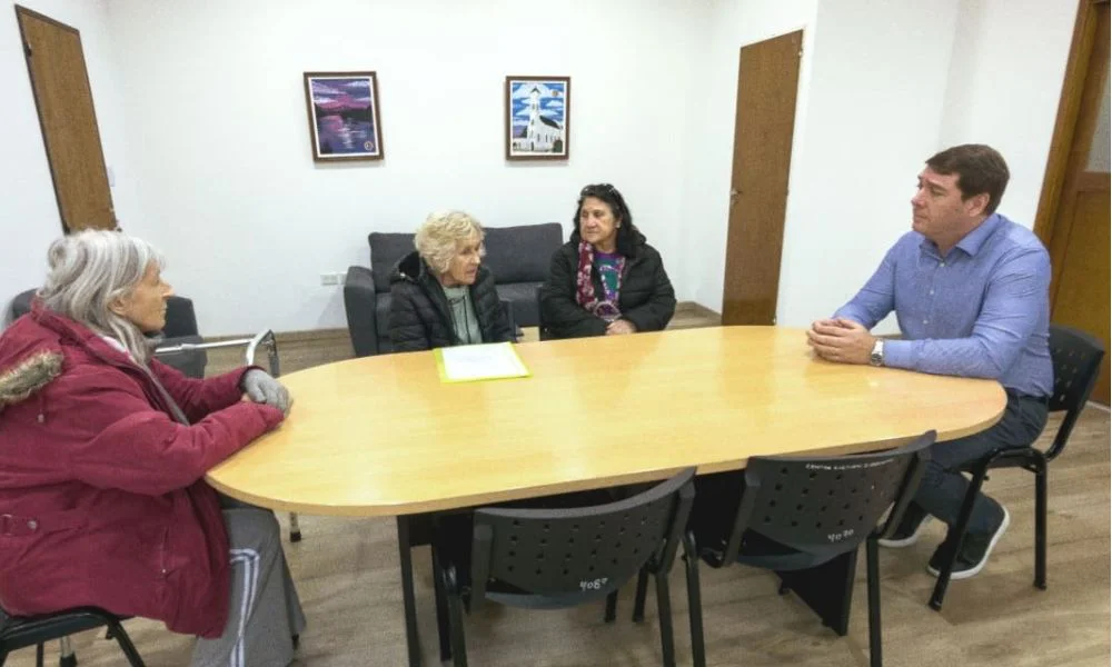 Biss y representantes de la Asociación Española