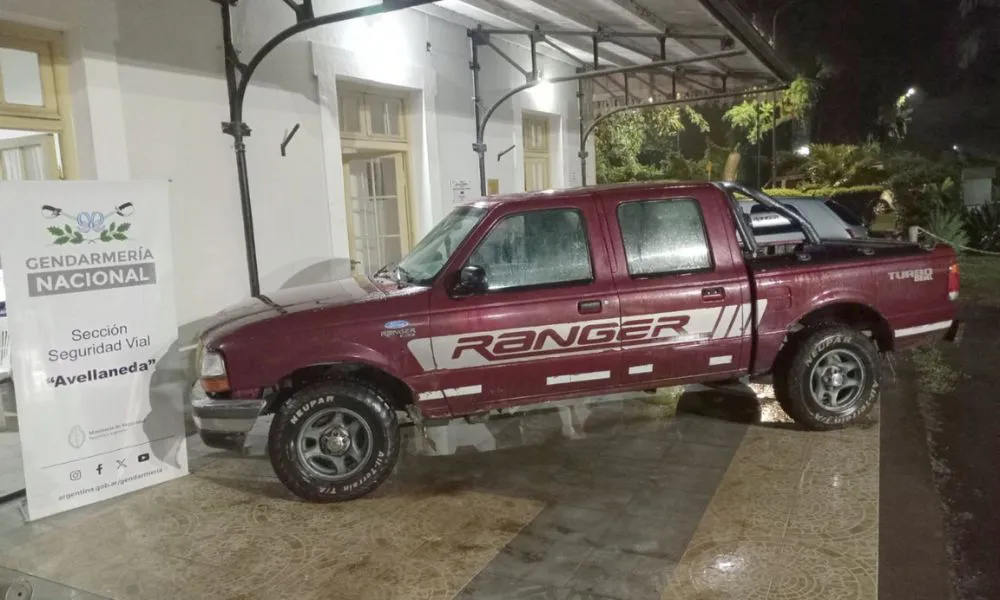 Viajaban con casi 16 kilos de marihuana ocultos en una camioneta