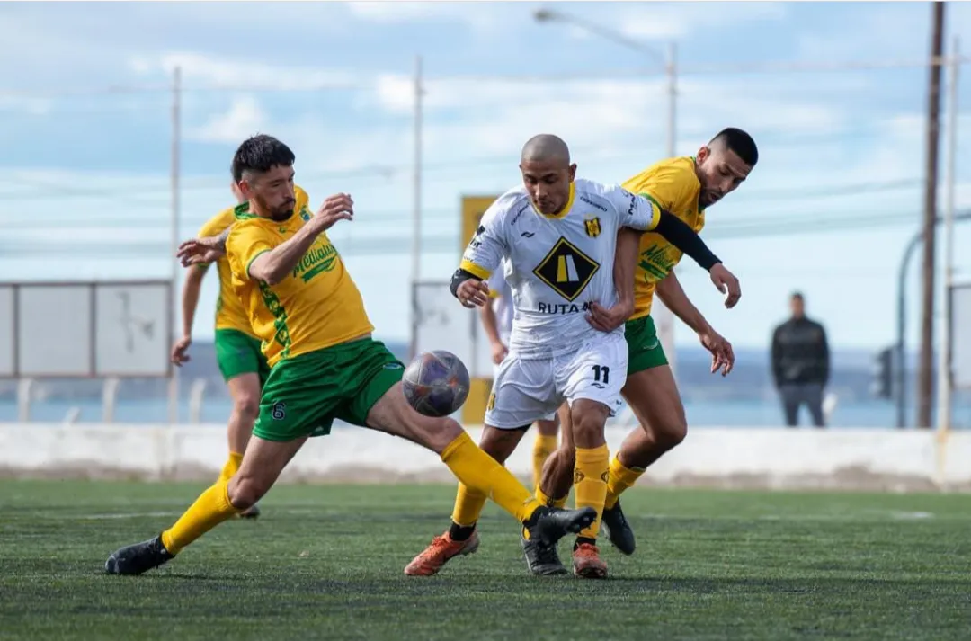EL AURINEGRO Y EL CANARIO REPARTIERON PUNTOS