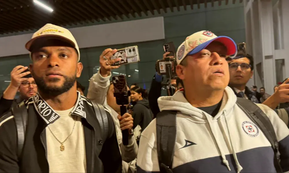 La llegada del delantero colombiano a Cruz Azul se complica