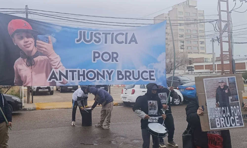 Movilizacion por el crimen de Bruce en Madryn