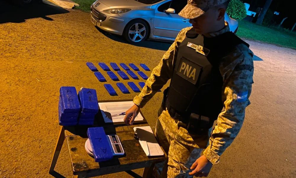 Droga secuestrada en un auto abandonado en Misiones