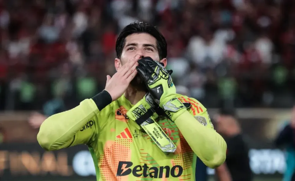 Agustín Rossi se convirtió en el octavo argentino en ganar la Copa Libertadores con un club brasileño