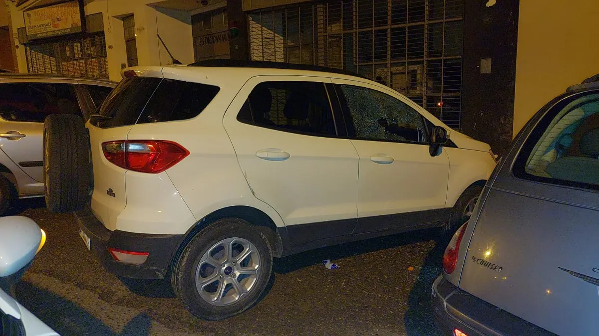 Ford Ecosport dañada por la pareja