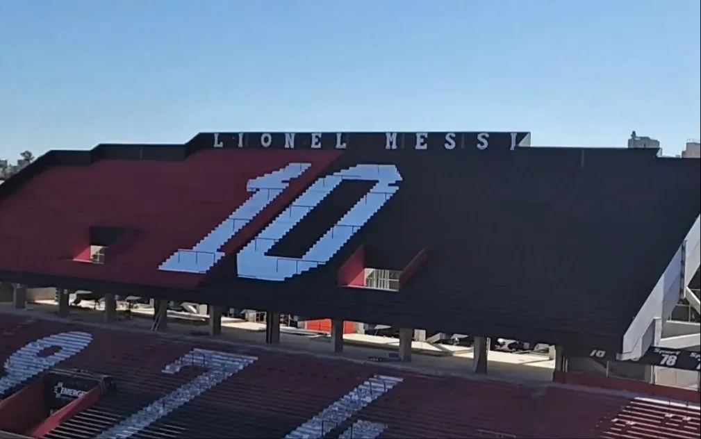 El Chocho Llop, ídolo Leproso, criticó con dureza la decisión de homenajear a Messi