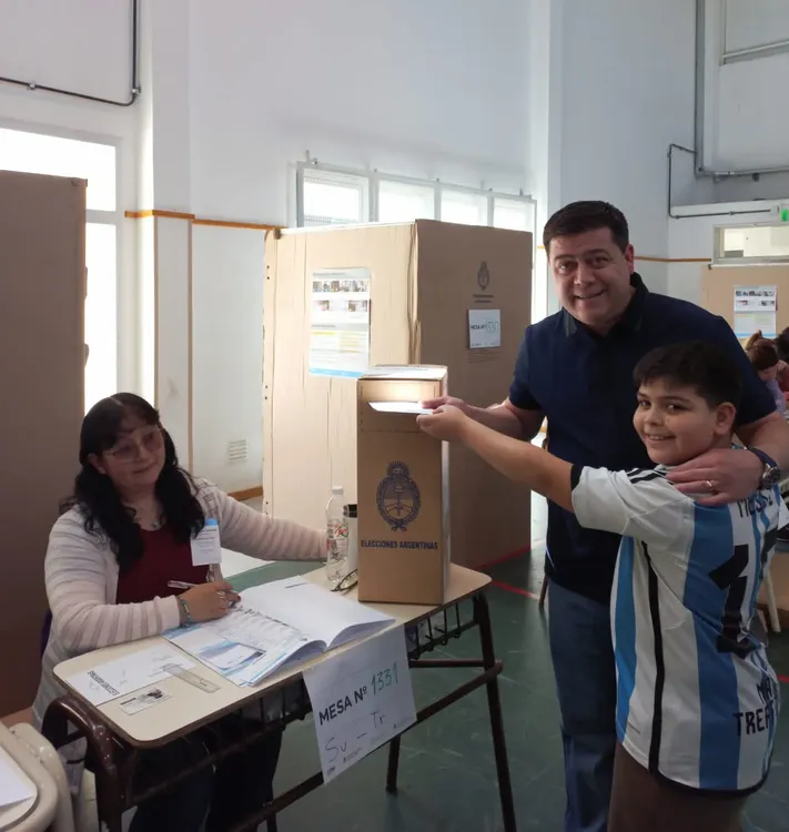 Treffinger emitió su voto en Comodoro Rivadavia