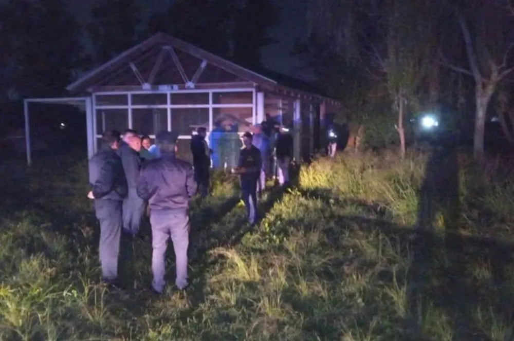 Niños hallaron el cadáver de un hombre en un pastizal