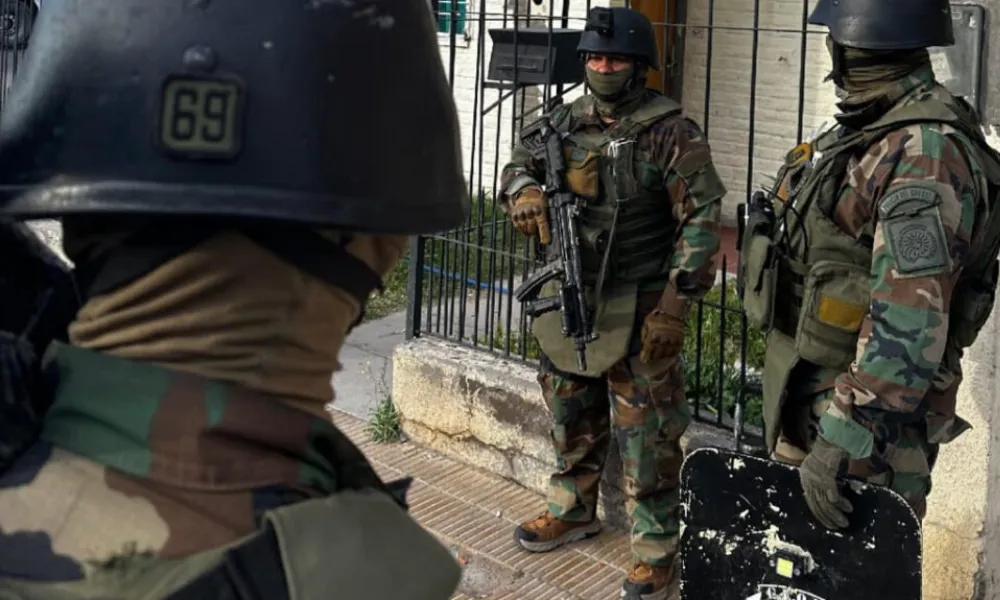 Detienen a menor por robo con arma