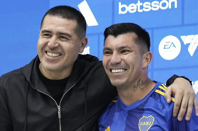 Riquelme y Gary Medel