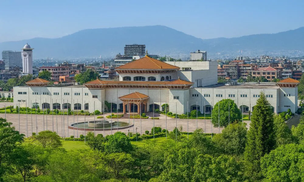 Cámara de Representantes de Nepal. Foto Bijay Chaurasia mejorada con IA por #LA17