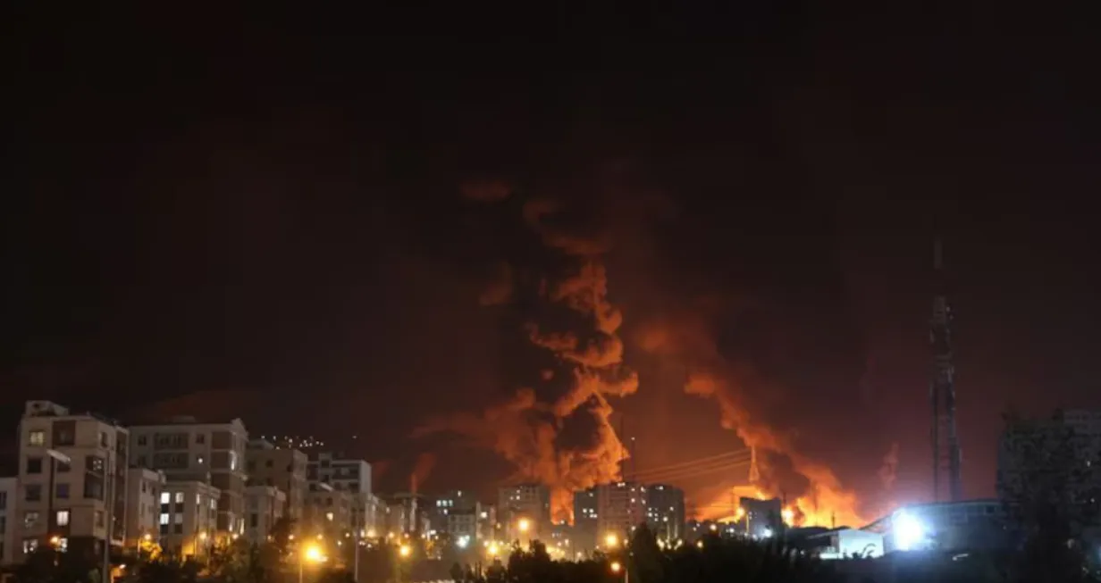 evacuan embajadas