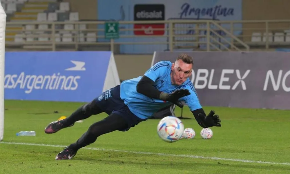 Armani también da un paso al costado