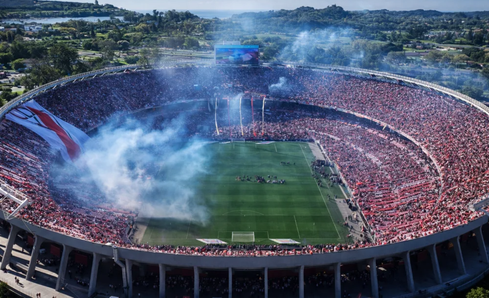 El Superclásico encuentra a los dos invictos, con realidades distintas.