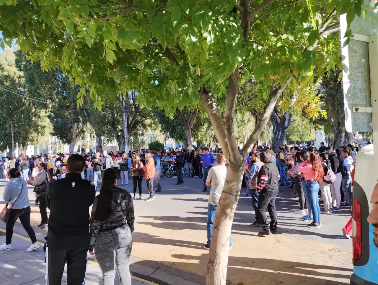 Vecinos reclaman contra el aumento de la electricidad aprobado por el Concejo Deliberante