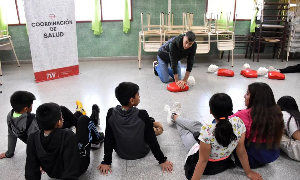 Alumnos de la Escuela 216 incorporan maniobras de RCP