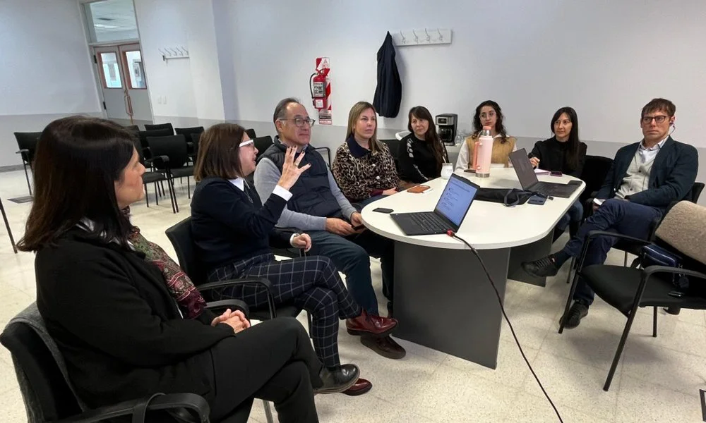 Sergio Wisky con representantes de la Fundación Perez Companc