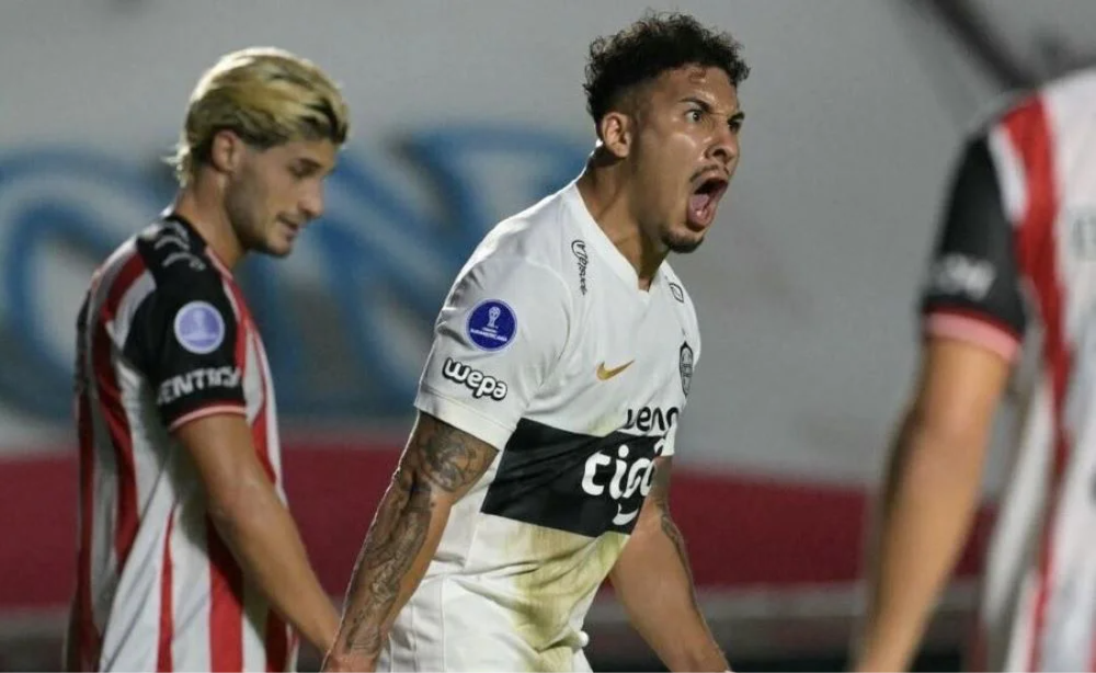 El equipo de Insúa perdió 2-1 ante Olimpia con un gol en el cierre.