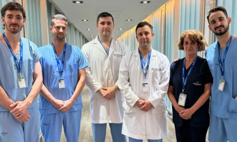 Equipo médico a cargo de la cirugía