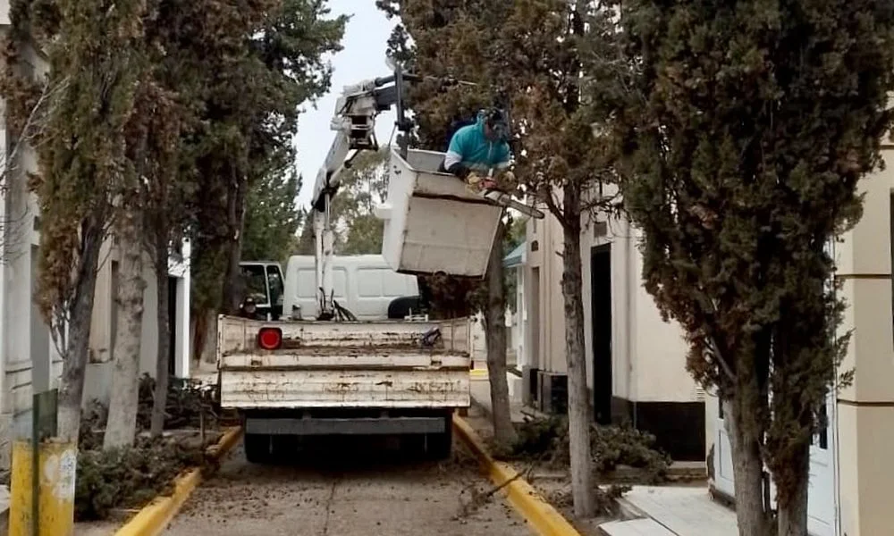 Trabajos en el Cementerio Municipal de Trelew