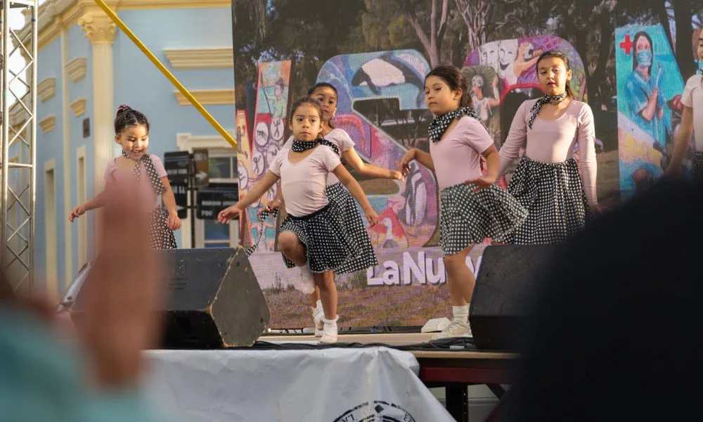 Grupos de baile en la Fiesta de la Hamburguesa