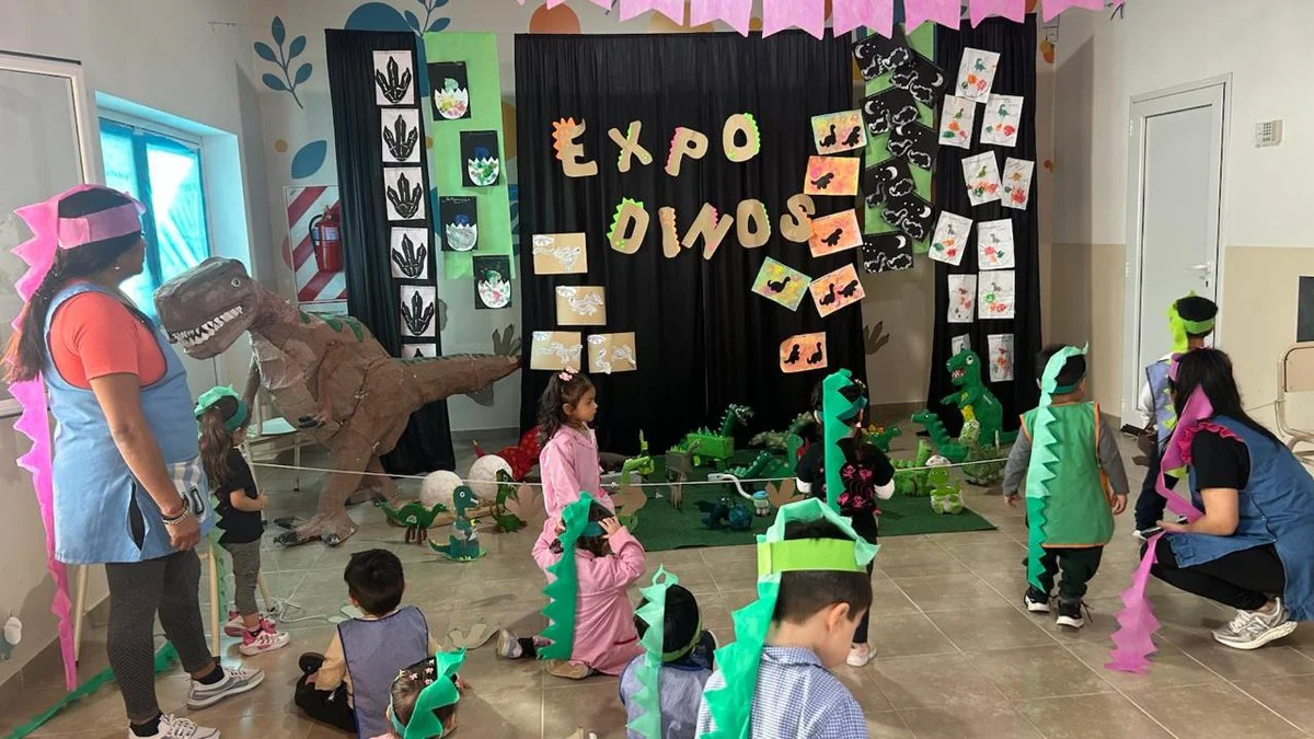 Expo Dino en el CPI Laurita Vicuña de Madryn