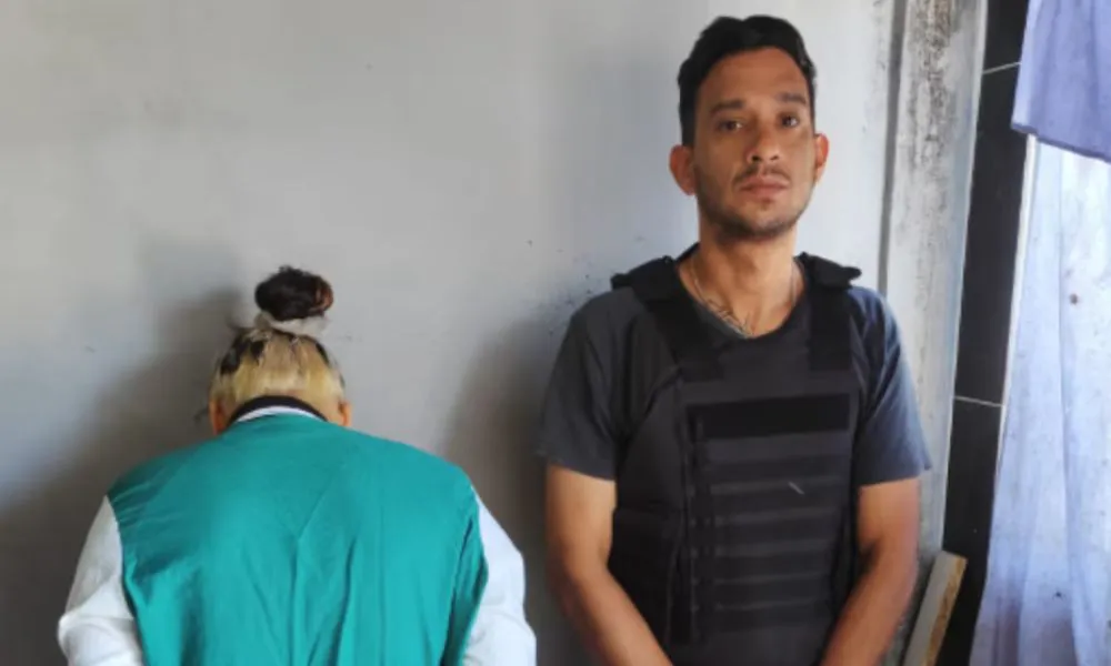 La detención de Nahiara, la menor acusada de matar a su ex. Foto: Infobae.