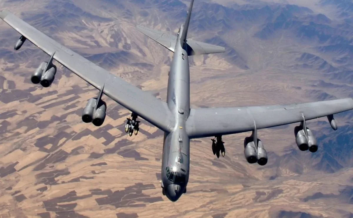 bombardero B 52