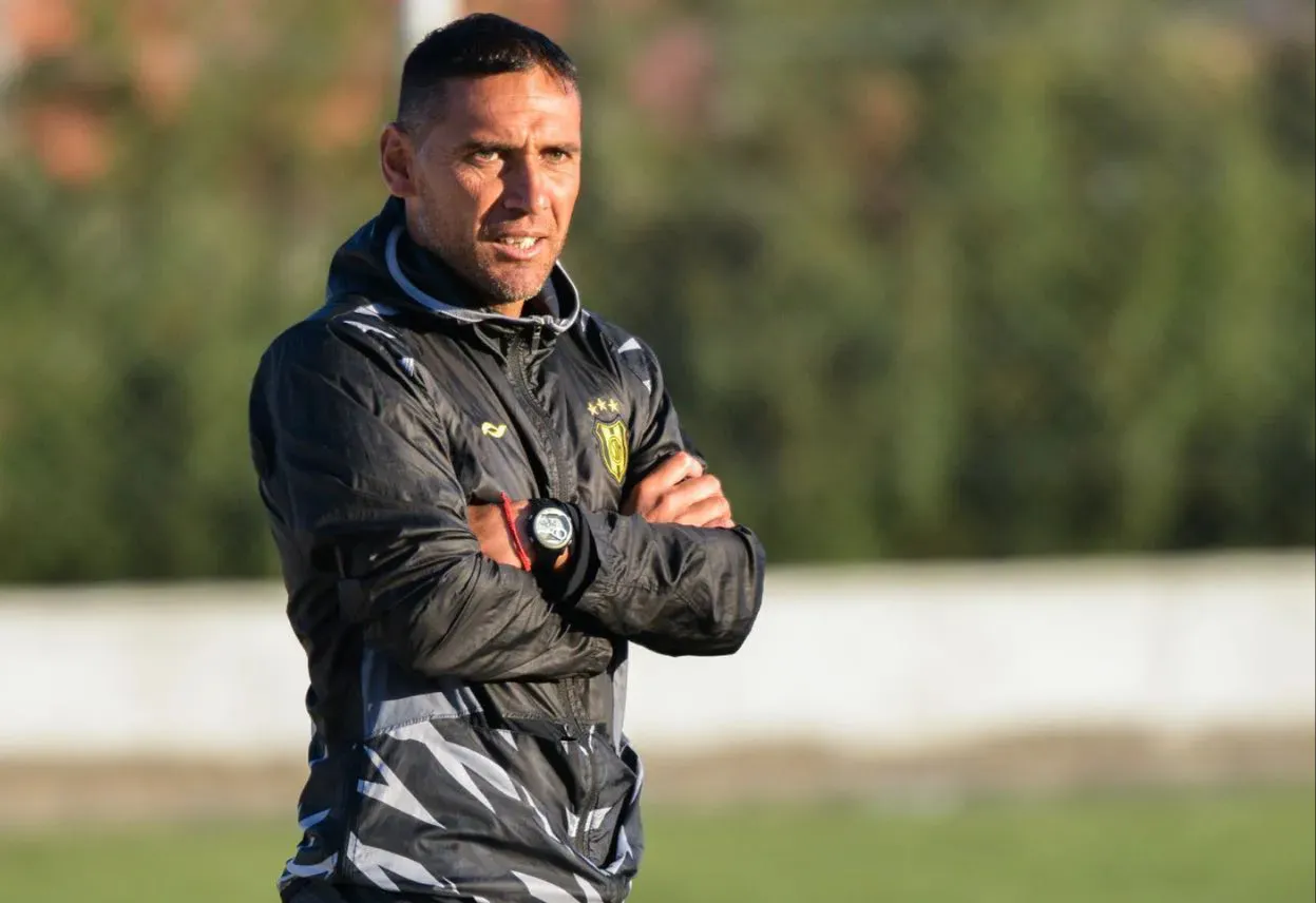 Rodrigo Bona DT de Deportivo Madryn