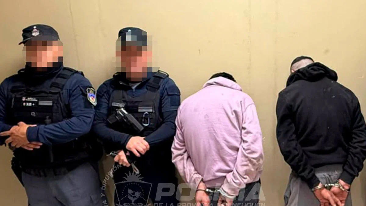Secuestran amoladoras y taladros a dos hombres