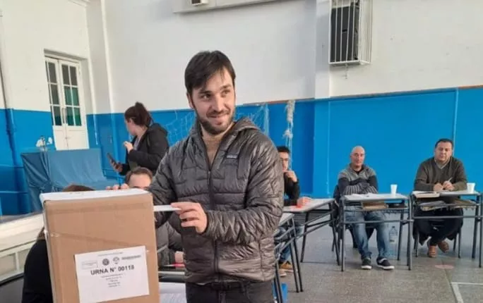 Ignacio Torres votando en Trelew