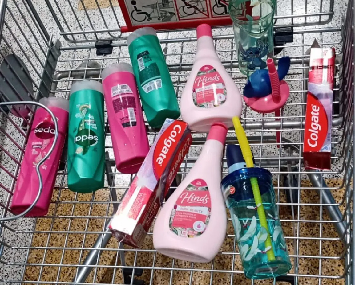 Mecheras detenidas con productos de farmacias.