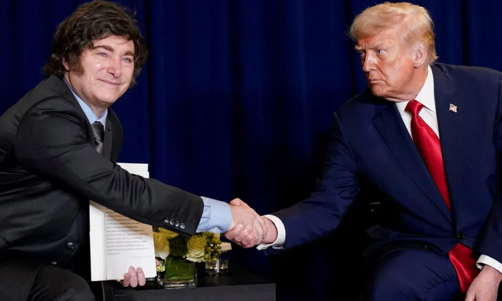 Saludo de Milei y Trump