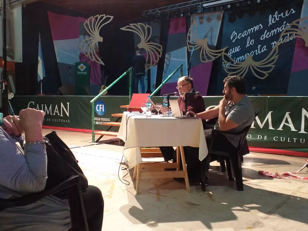 Mempo Giardinelli en Gaiman junto a Pablo Lo Presti