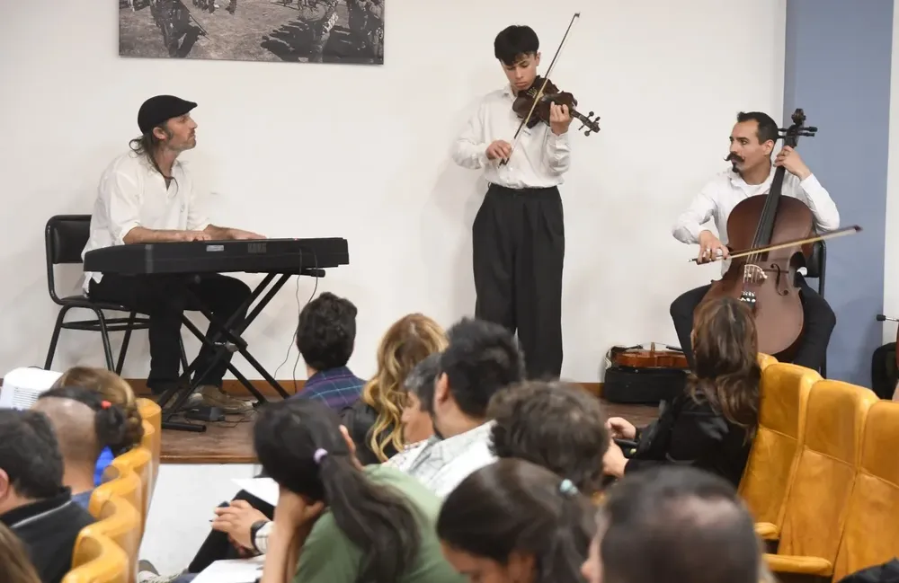 Fortalecimiento de Orquestas Escolares.