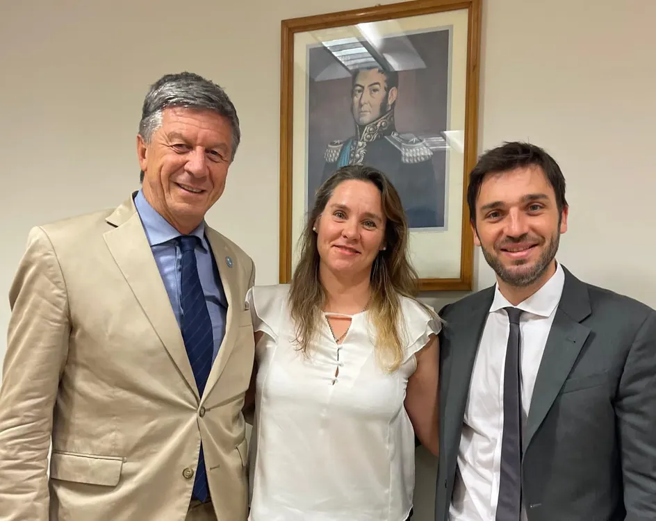 Laura Mirantes junto a Ignacio Torres y Gustavo Menna