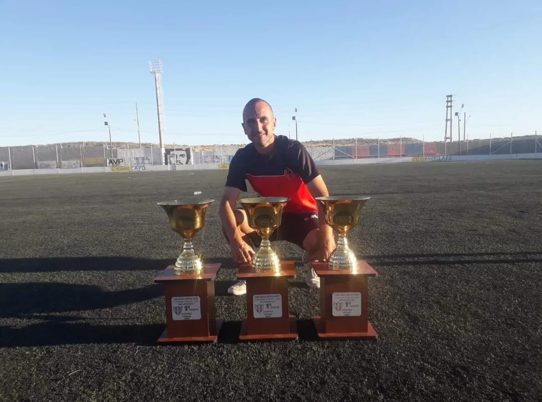 MATÍAS FERNÁNDEZ: "SON CASI 20 AÑOS JUGANDO EN PRIMERA"
