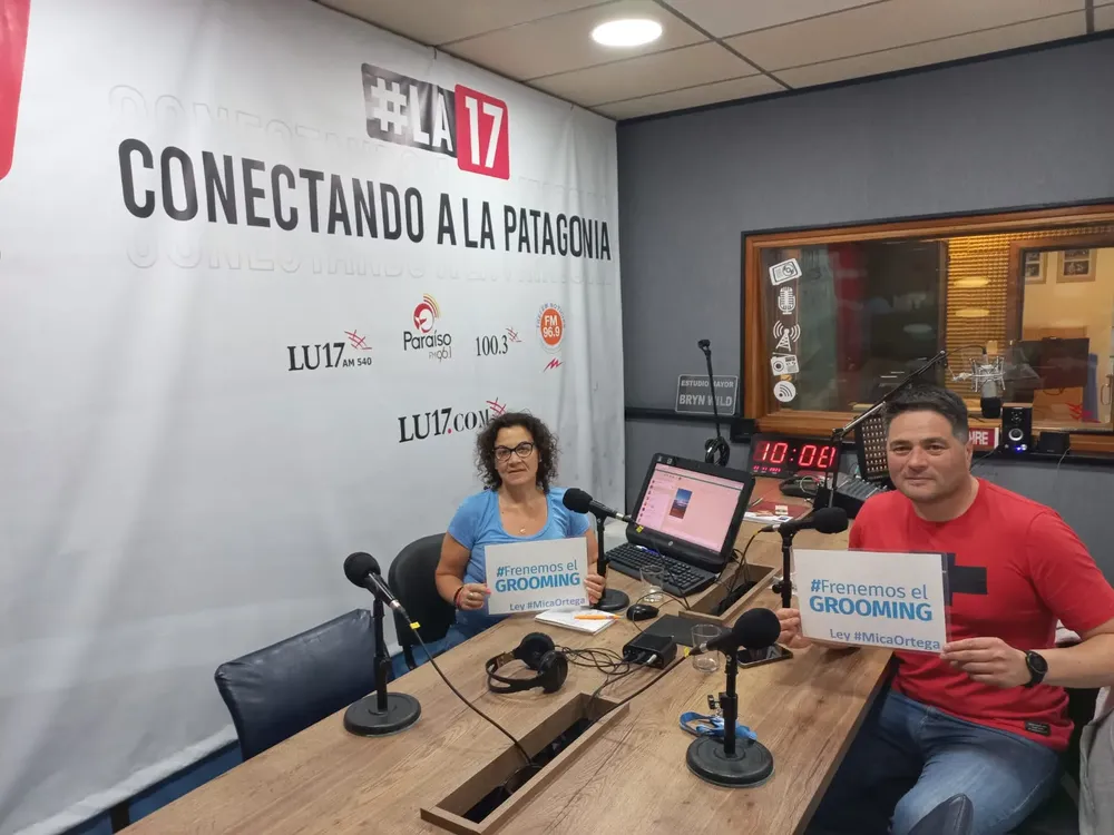 Marcelo Ortega con Paola Brossy en La Noche del Sur hablando de grooming