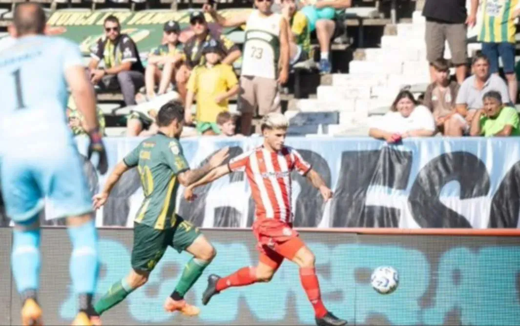 El Guapo venció 3-1 a Aldosivi en el estadio Claudio Tapia