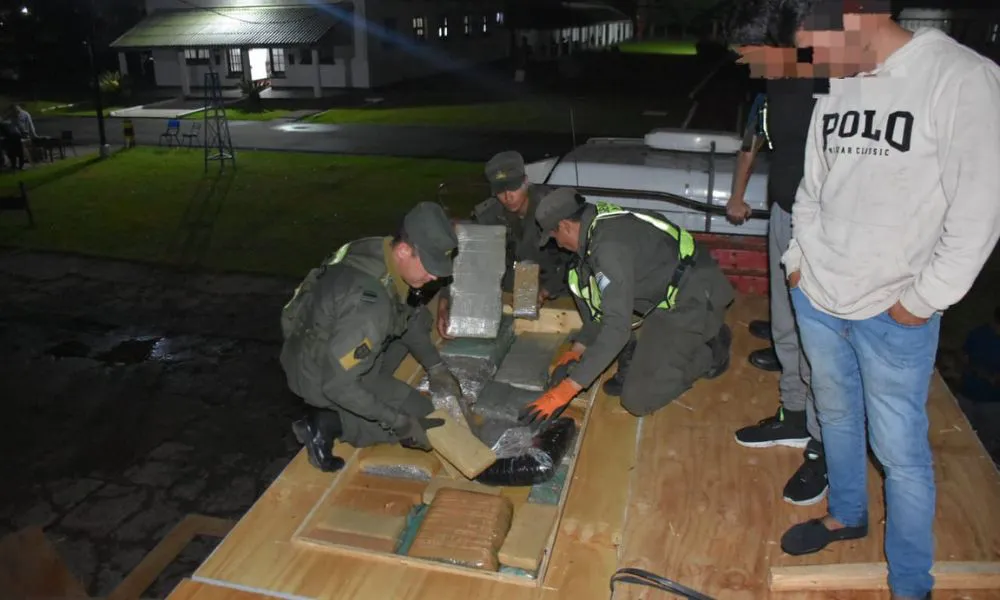 Un camión maderero ocultaba casi 3,6 toneladas de marihuana en un control sobre la Ruta 14