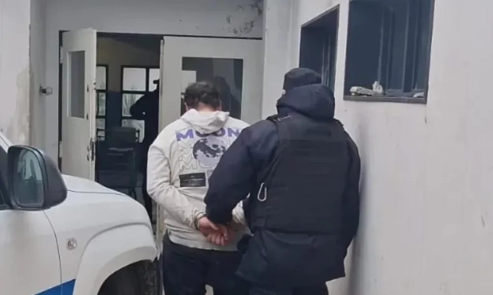 detenido con pedido de captura