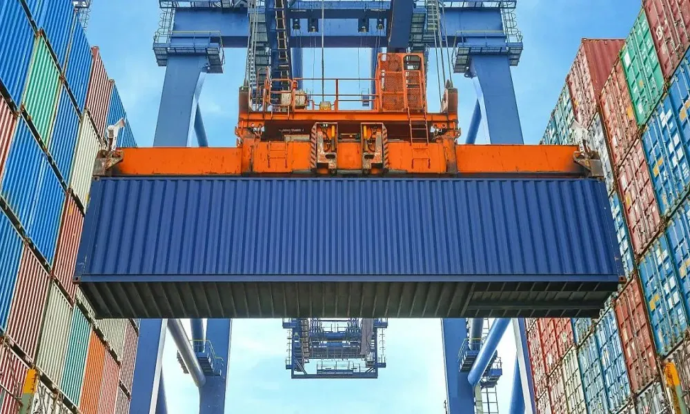 Importaciones, Balanza comercial