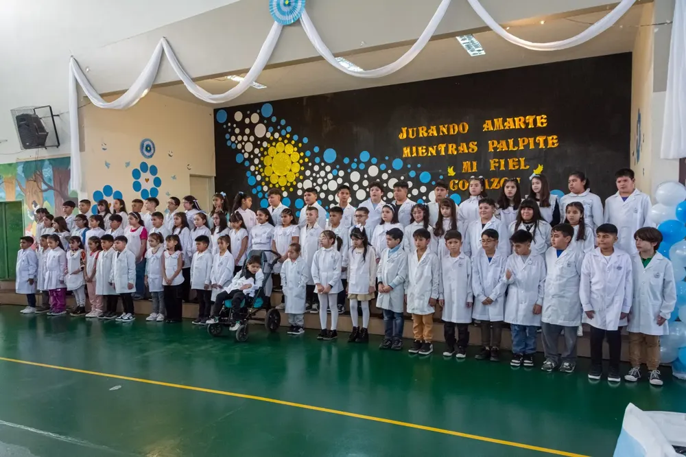 Escuelas primarias en el Día de la Bandera