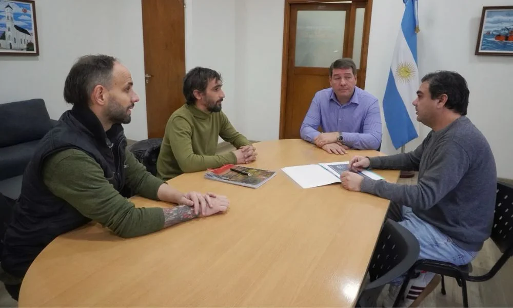 Damián Biss y representantes de Hidrocarburos del Sur